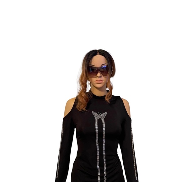 Tops - Beautiful Black blouse long sleeve shoulder out Size Large